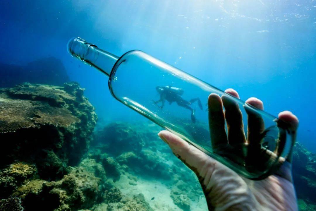 尺寸和重量等物理参数对电源适配器有何影响?